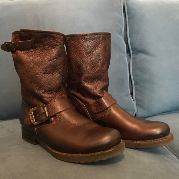 Frye Veronica short boot, chocolate brown. - Picture 2 of 5